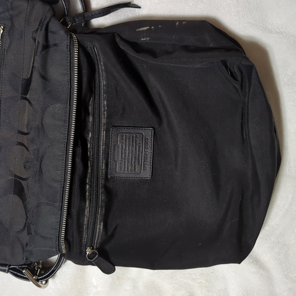 Coach Signature Hobo - Picture 8 of 13